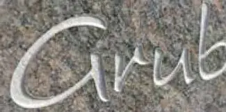 Gravierte Schrift Grabstein