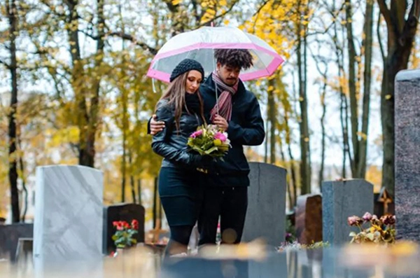 Erdbestattung - Böse Natursteine AG