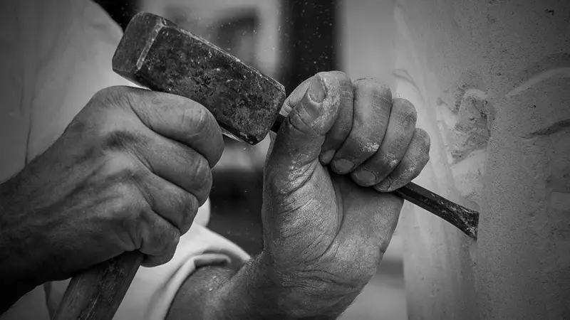 Grabmale von Hand gefertigt - Böse Natursteine AG