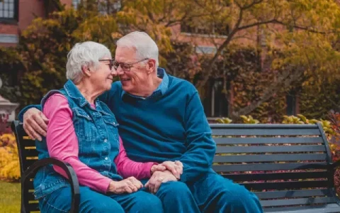 Liebe - innige Verbundenheit bei Grabsteinen