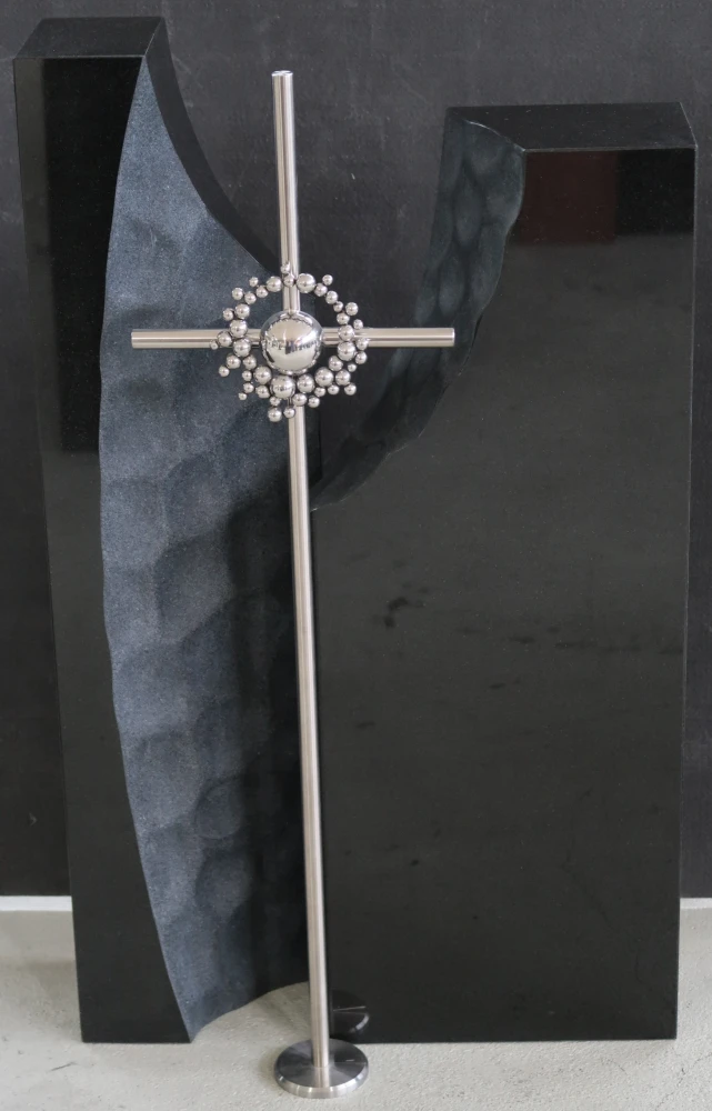 231125  Grabschmuck von Böse Natursteine AG