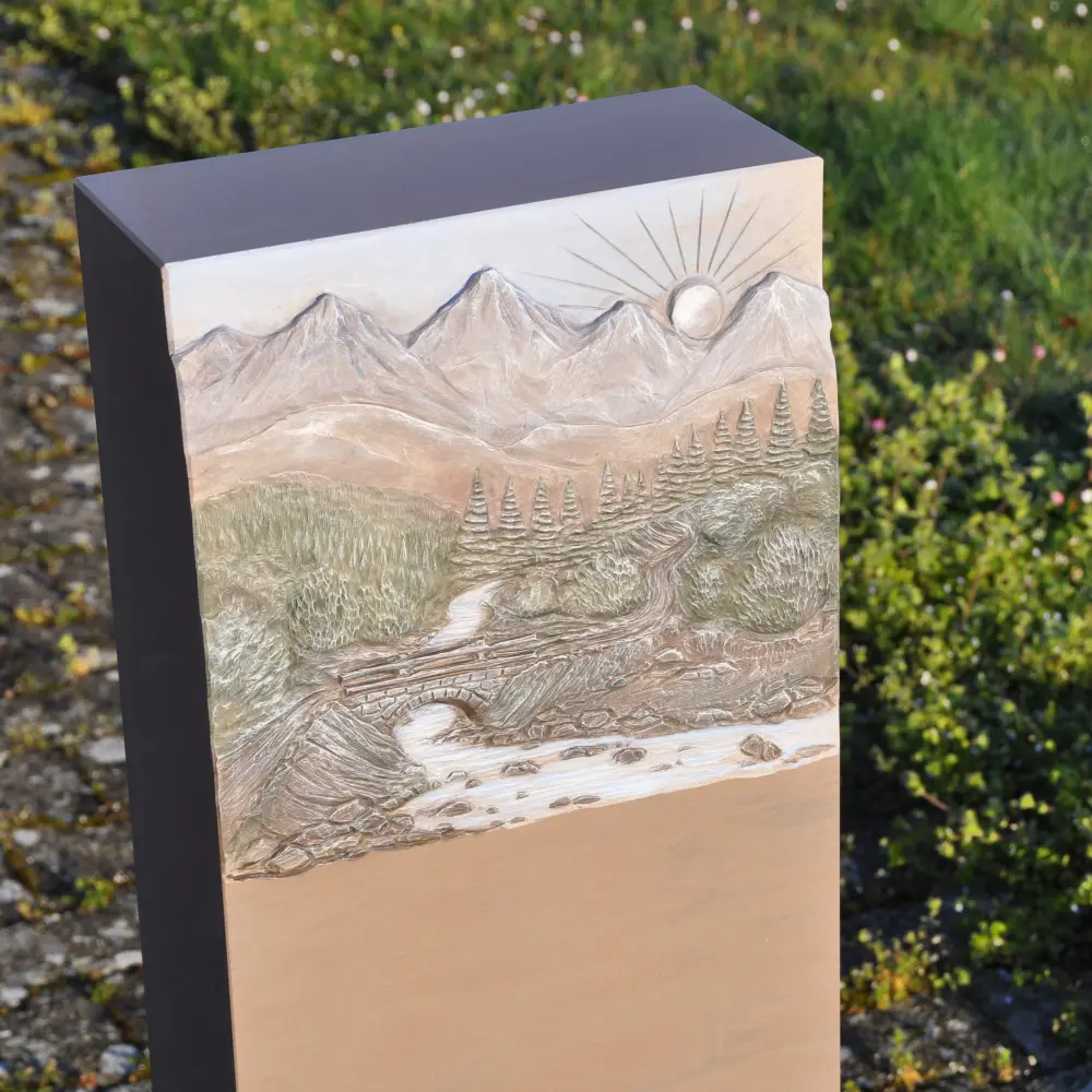 Berglandschaft Grabschmuck von Böse Natursteine AG